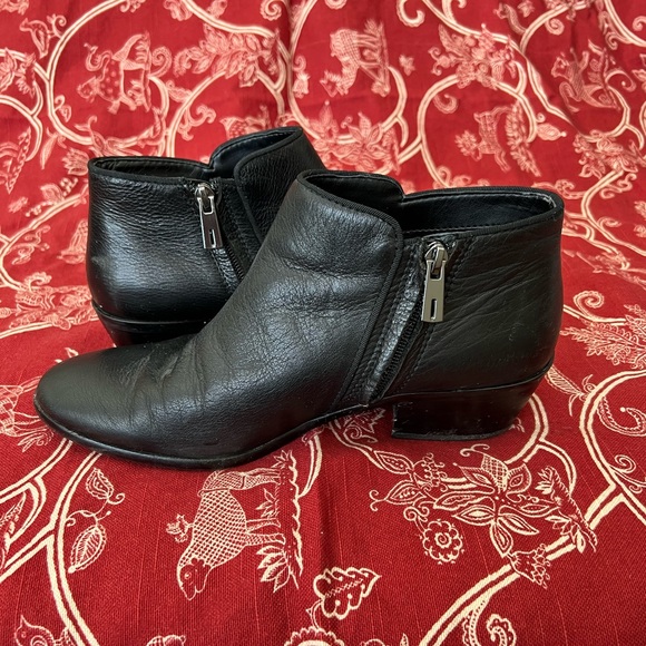 Sam Edelman low leather black side zip booties size 8.5 - Picture 2 of 10
